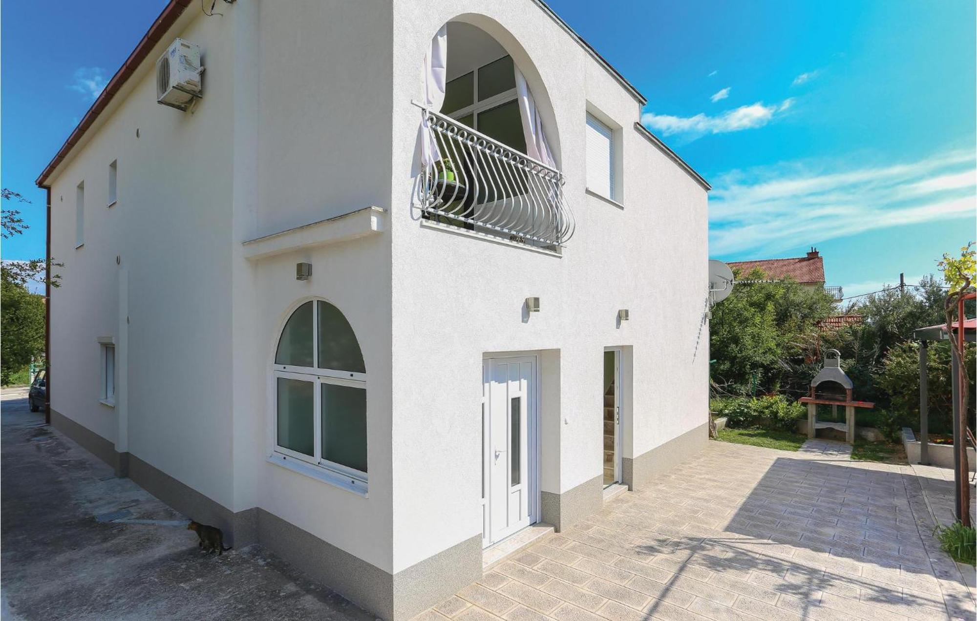 Lovely Apartment In Kastel Stari With Kitchen Kastela Exterior photo