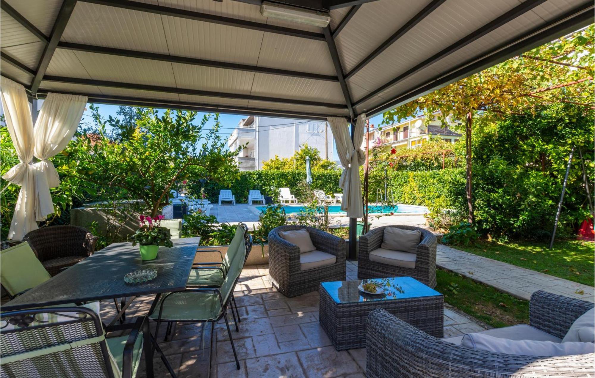 Lovely Apartment In Kastel Stari With Kitchen Kastela Exterior photo