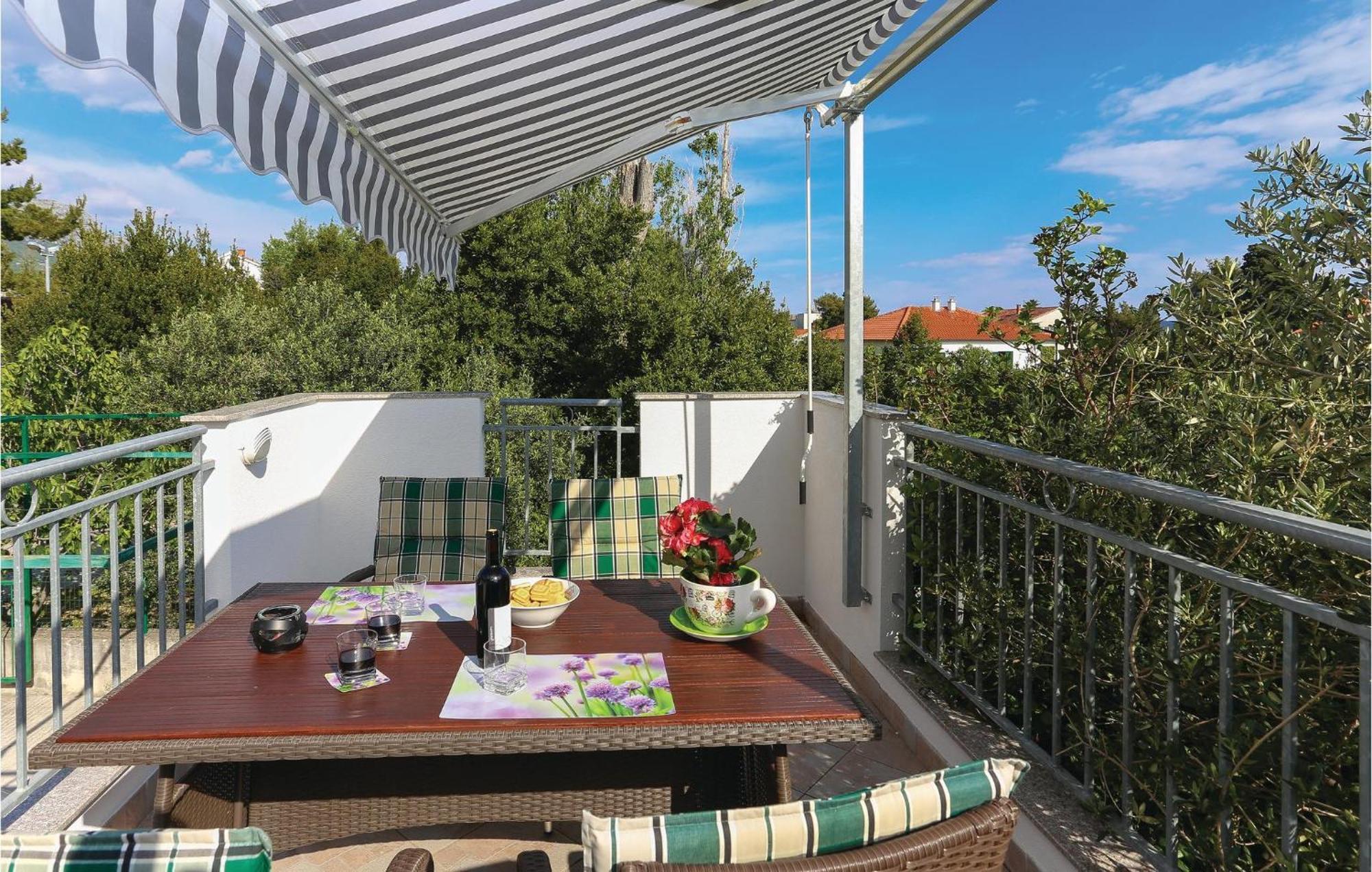 Lovely Apartment In Kastel Stari With Kitchen Kastela Exterior photo